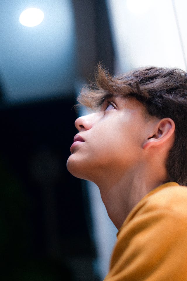 Adolescencja a przywiązanie - emocjonalny most między dzieciństwem a dorosłością. - artykuł psychologiczny