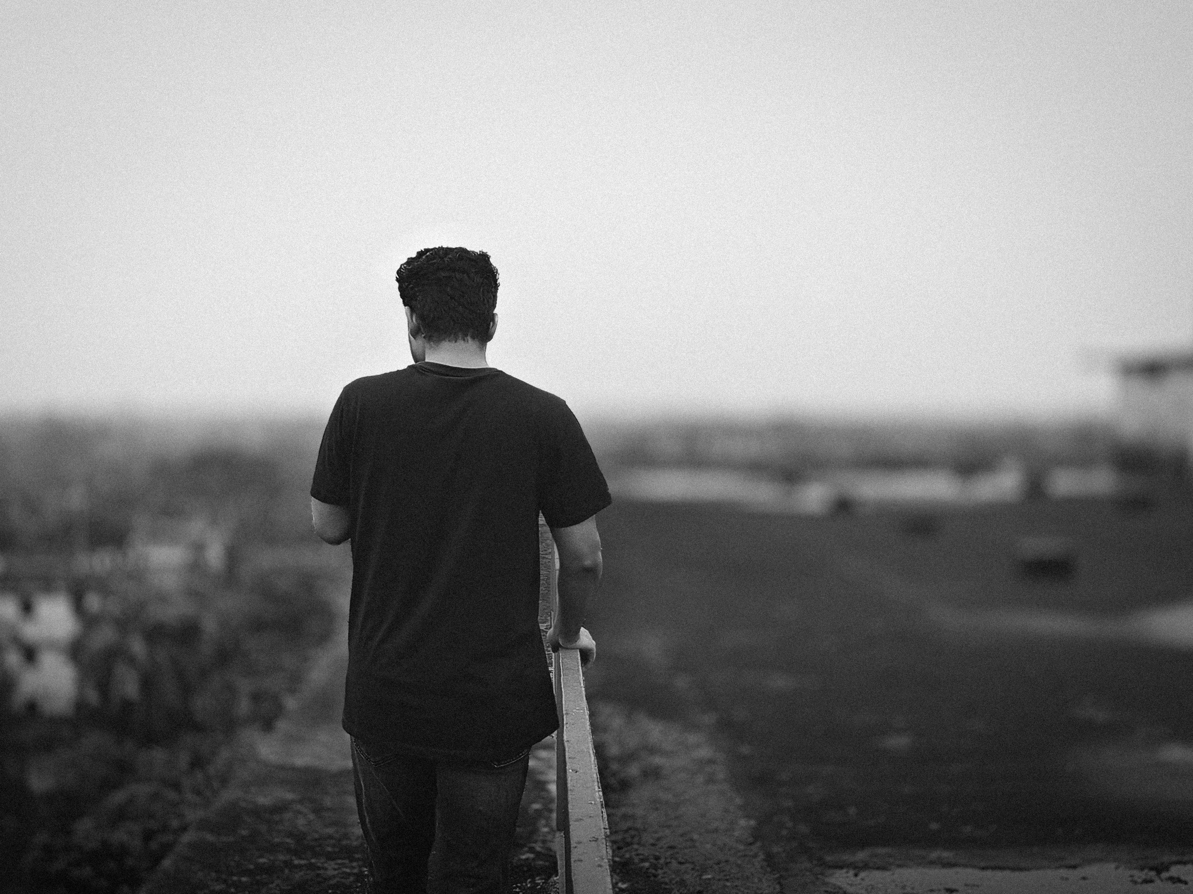 Męska depresja bez maski - nietypowe objawy, które łatwo przeoczyć - artykuł psychologiczny